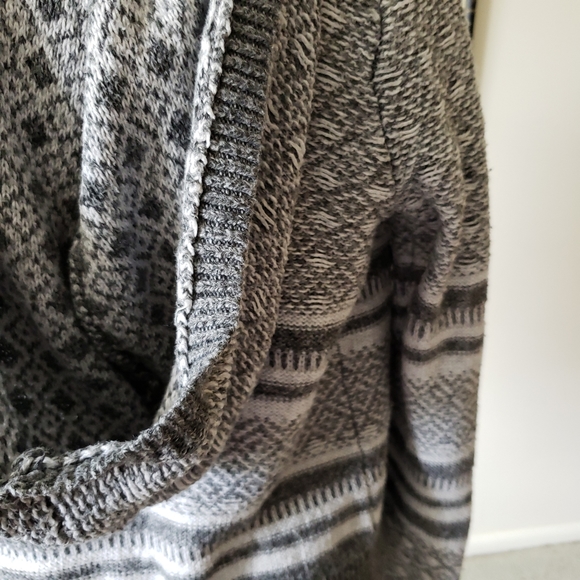 Abercrombie & Fitch Sweater/Cardigan Gray & White - Picture 5 of 8